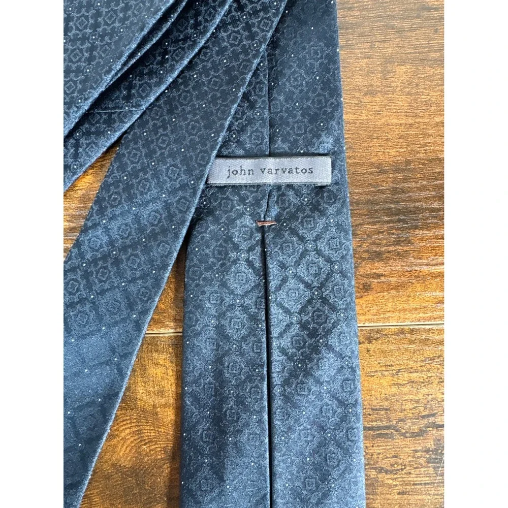 John Varvatos Mens Navy Blue Silk Geometric Medallion Tie Made in Italy Hand